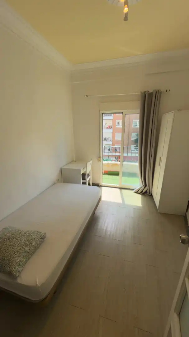 Dormitori de Apartament de lloguer en Valencia amb Moblat, Forn i Rentadora