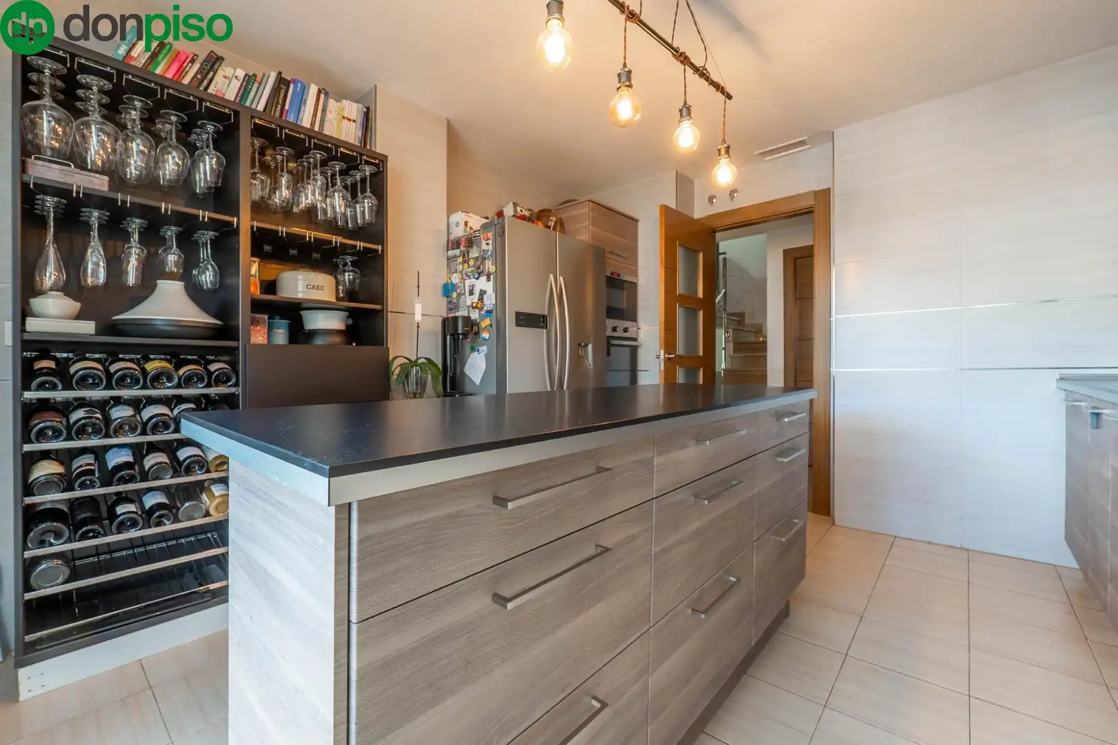 Küche von Einfamilien-Reihenhaus zum Verkauf in Granada mit Klimaanlage und Terrasse