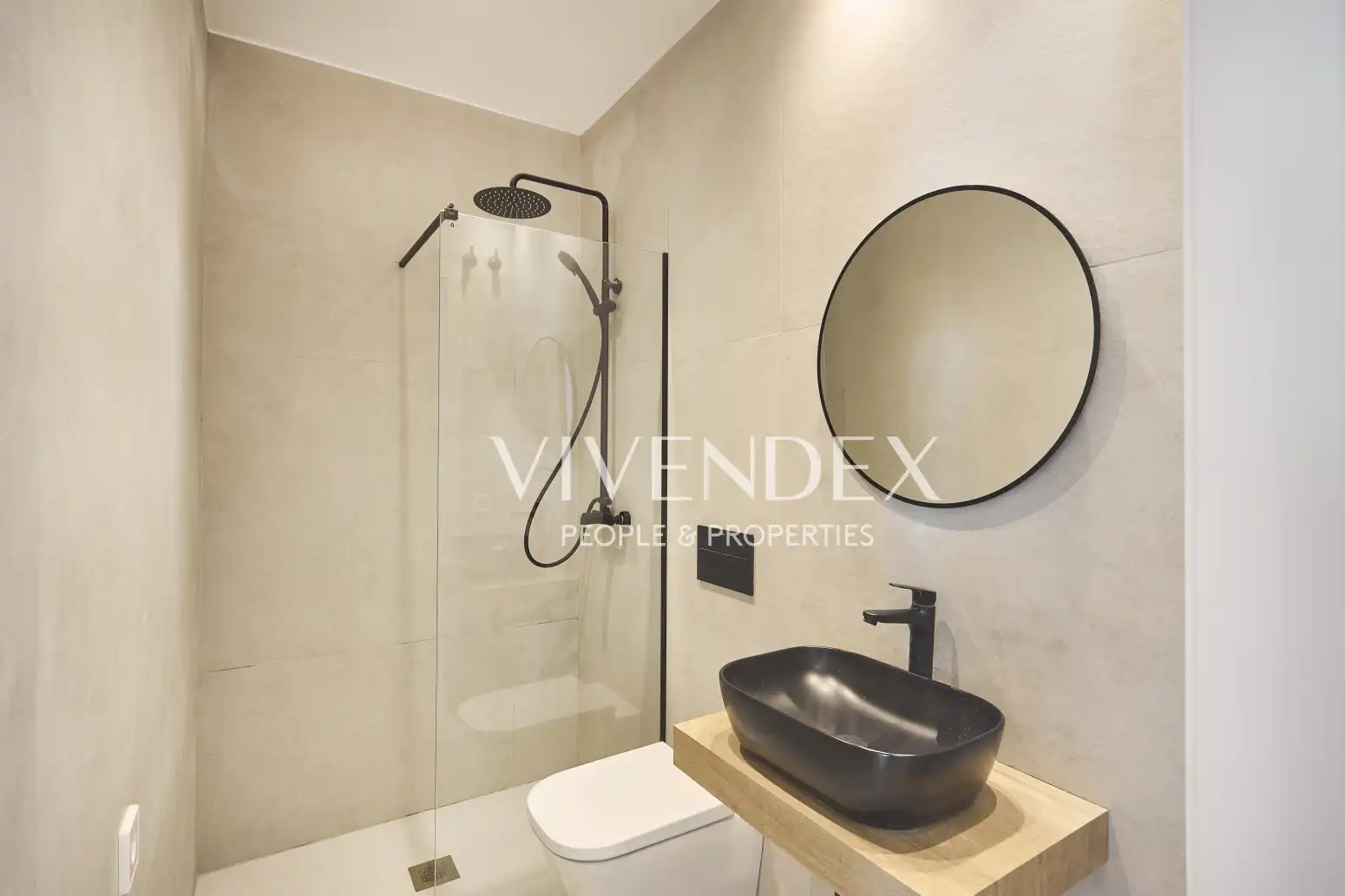Baño de Ático en venta en Barcelona con Calefacción y Terraza