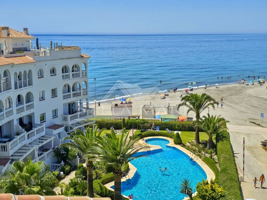 Vista exterior de Apartamento en venta en Nerja con Aire acondicionado, Jardín privado y Terraza