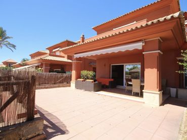 Casa bifamiliare con piscina in vendita a Calle Sand 40