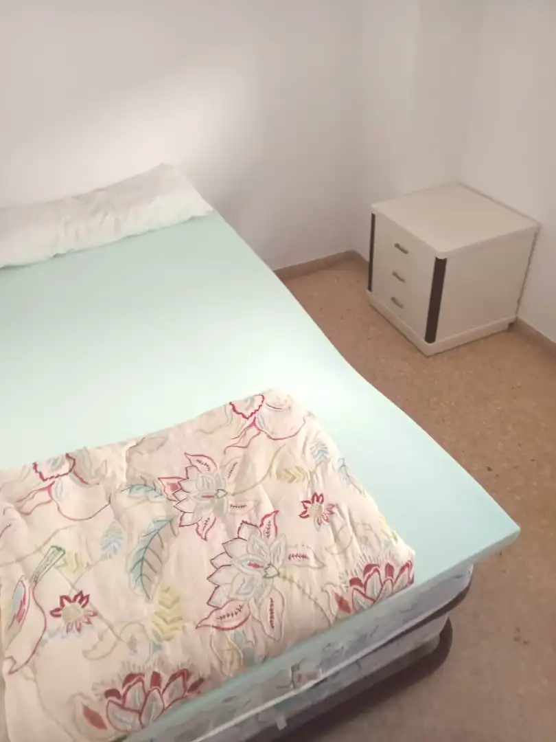 Habitación de Piso de alquiler en Valencia con Aire acondicionado, Amueblado y Horno