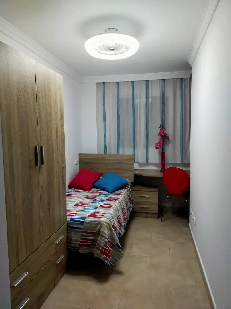 Habitación de Piso de alquiler en Málaga con Aire acondicionado, Amueblado y Horno