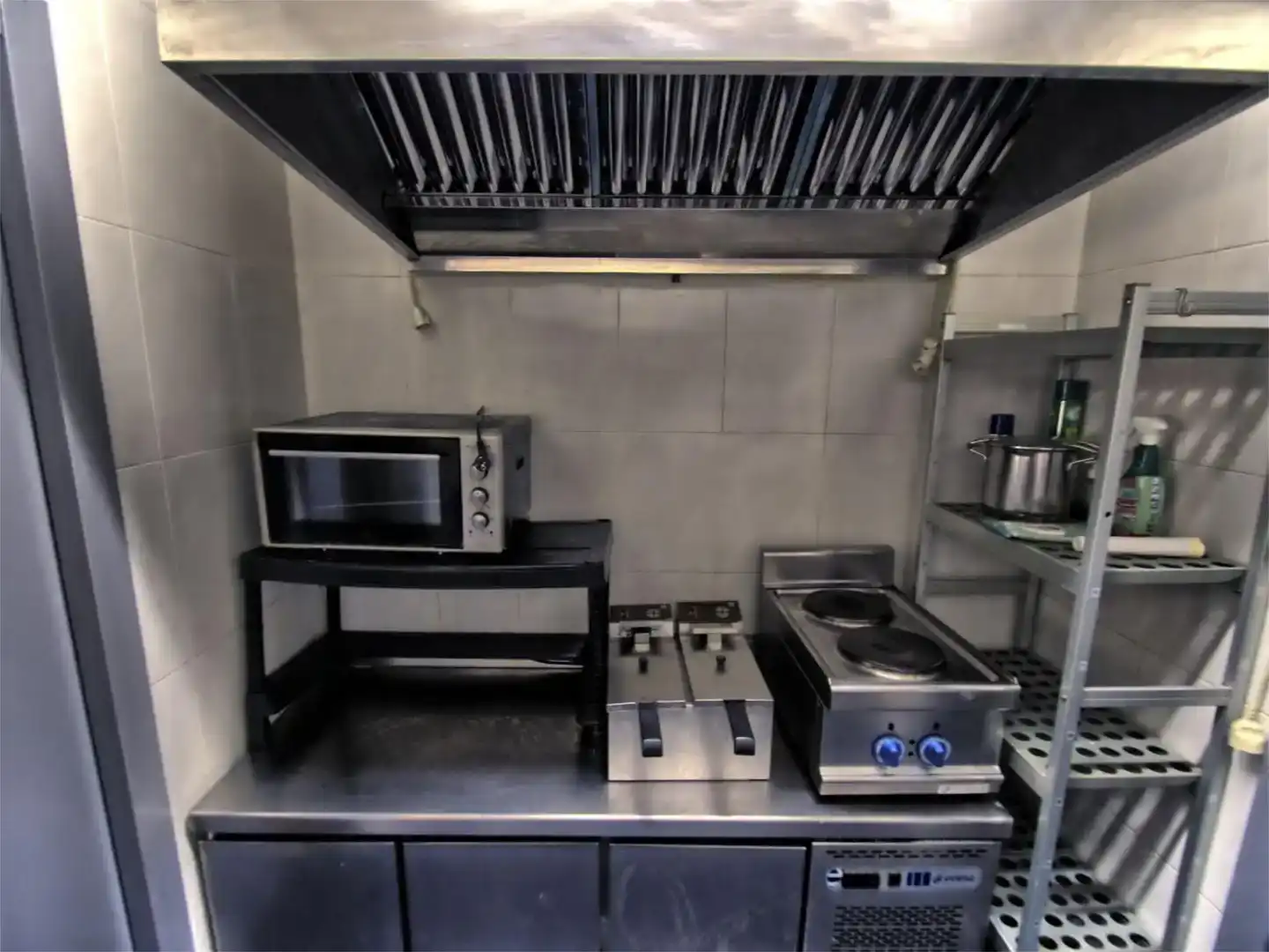 Cocina de Local de alquiler en León Capital  con Aire acondicionado y Amueblado