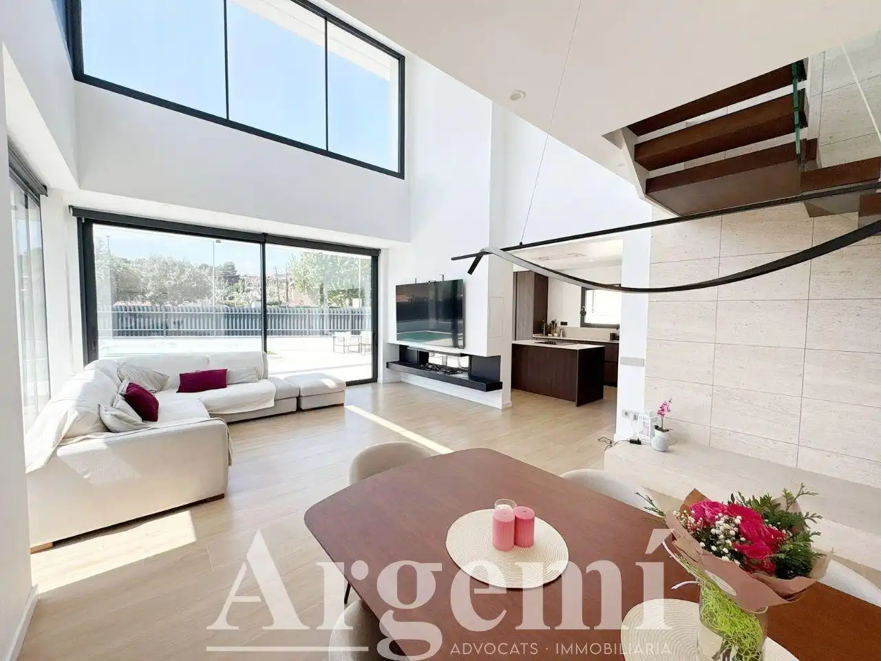 Sala de estar de Casa o chalet en venta en Santa Perpètua de Mogoda con Aire acondicionado, Jardín privado y Piscina