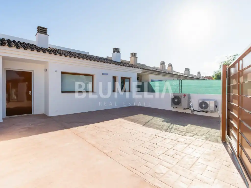 Vista exterior de Casa o xalet en venda en La Nucia amb Aire condicionat, Calefacció i Jardí privat