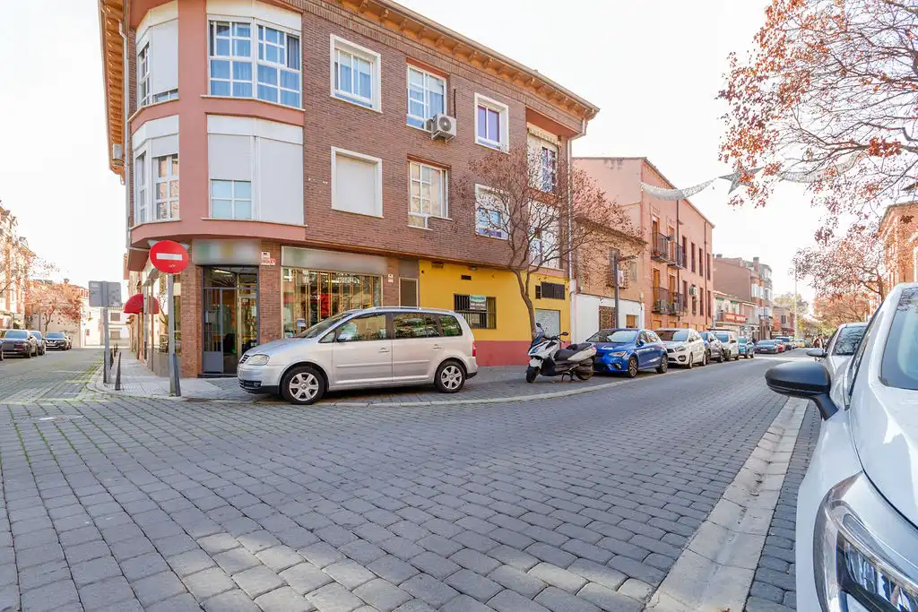 Vista exterior de Local en venta en Azuqueca de Henares