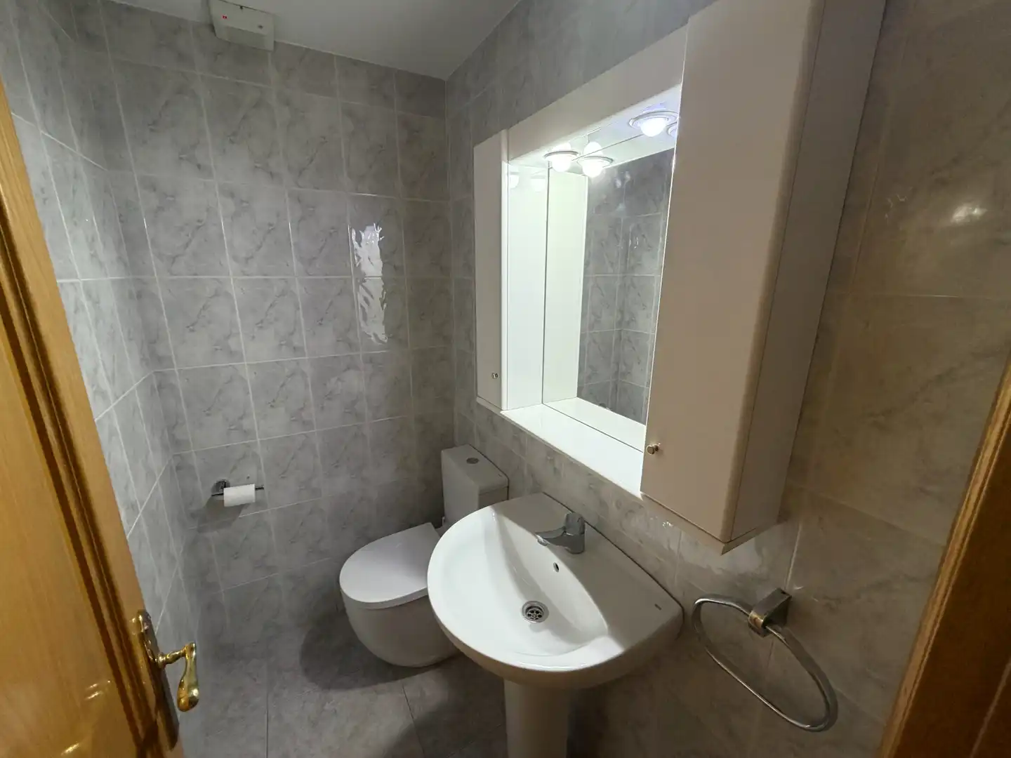 Baño de Casa adosada en venta en Olot con Calefacción, Jardín privado y Balcón