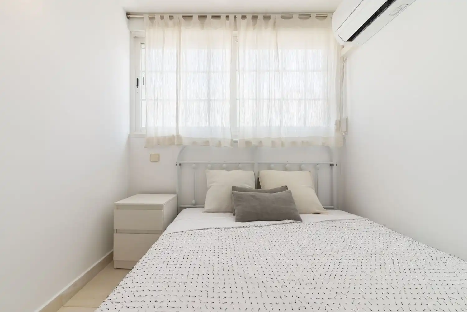 Habitación de Dúplex en venta en Carabanchel