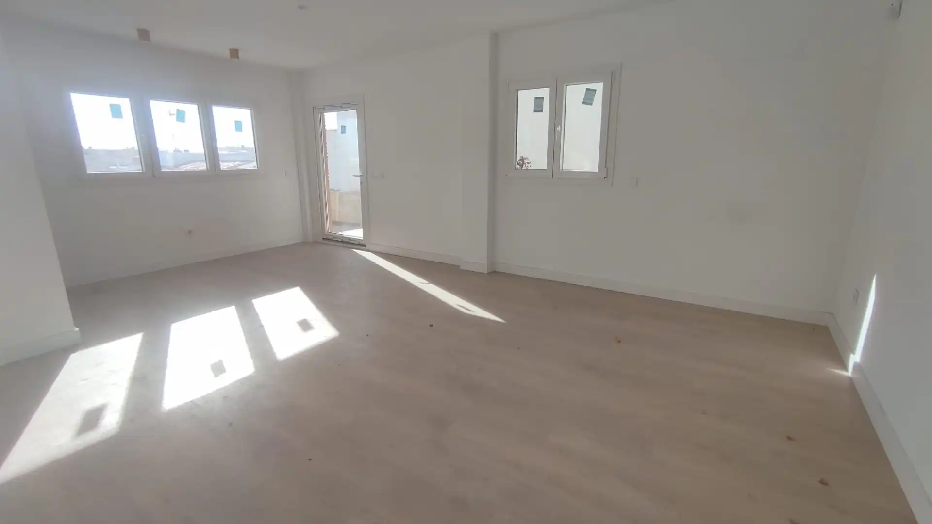Maisonette zum Verkauf in Torremolinos mit Klimaanlage, Terrasse und Abstellraum