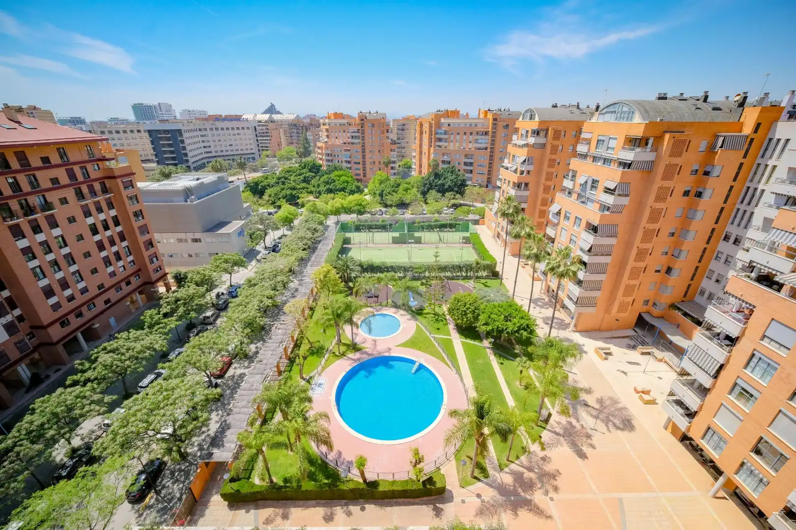 Außenansicht von Maisonette zum Verkauf in  Valencia Capital mit Klimaanlage, Privatgarten und Gemeinschaftspool