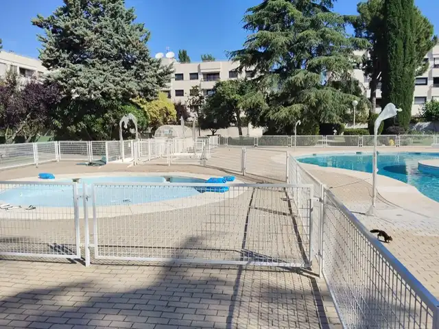 Swimming pool of Flat for rent in Pozuelo de Alarcón  with Air Conditioner, Heating and Private garden