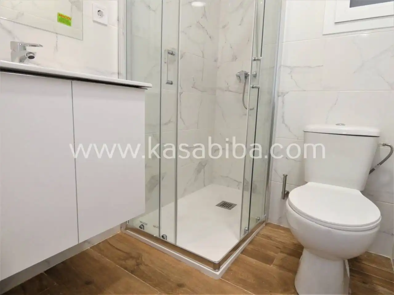 Badezimmer von Wohnung zur Miete in Valencia mit Klimaanlage, Heizung und Terrasse