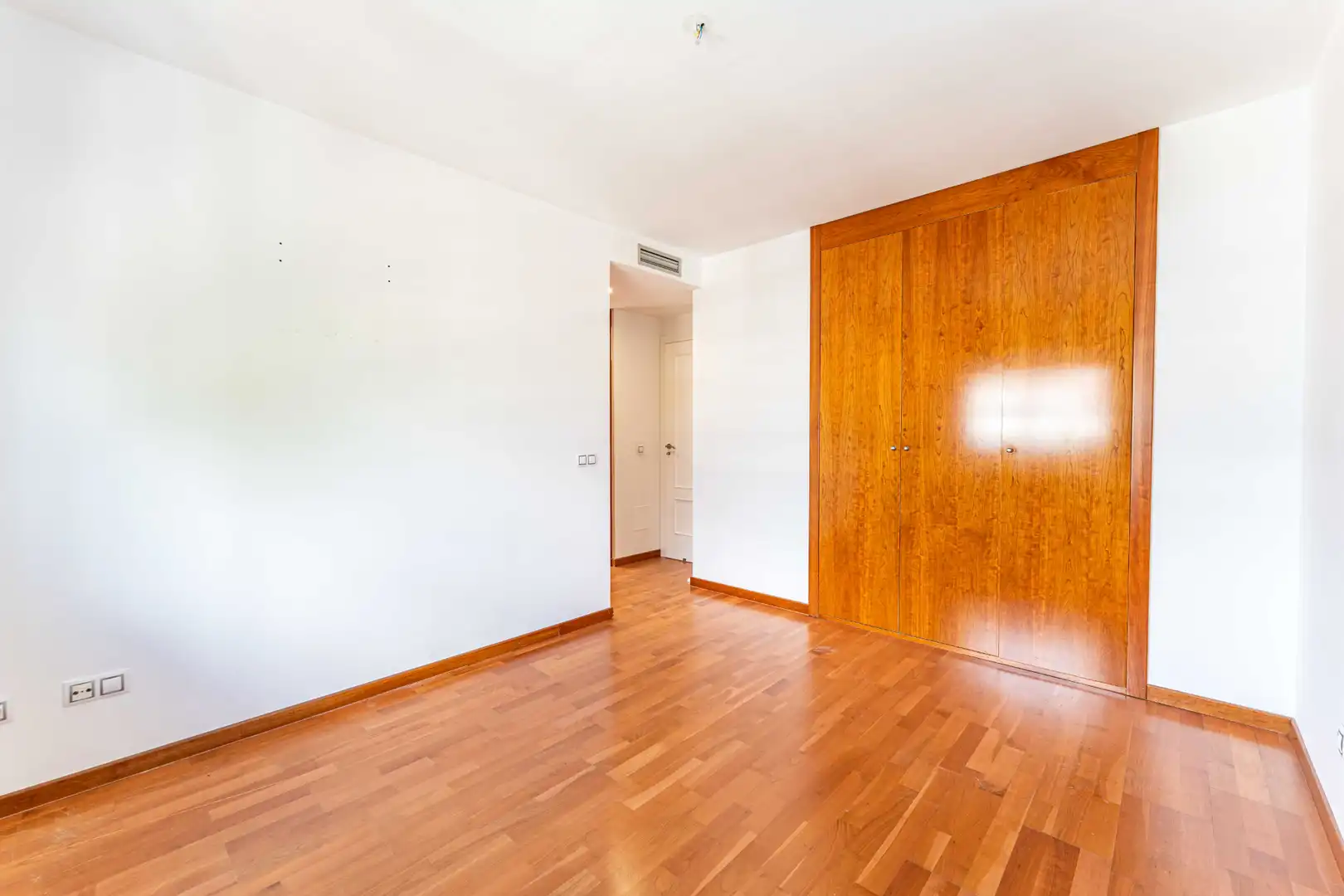 Dormitori de Casa adosada en venda en Arroyomolinos (Madrid) amb Aire condicionat, Calefacció i Jardí privat