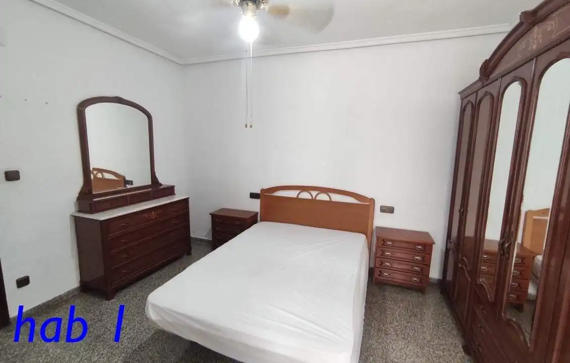 Bedroom of Flat for share in Elche / Elx