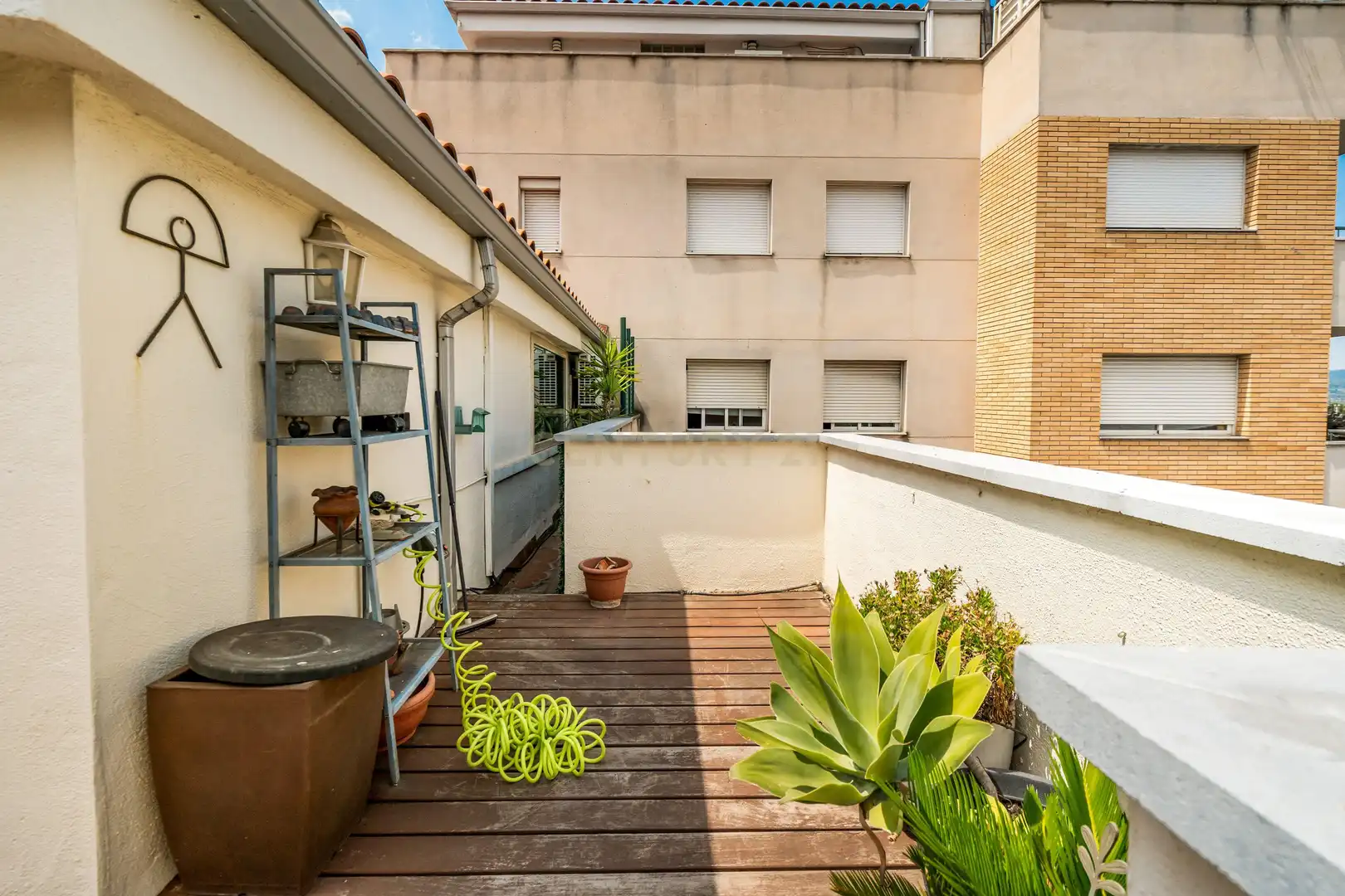 Terrassa de Apartament en venda en Sant Joan Despí amb Aire condicionat i Piscina comunitària