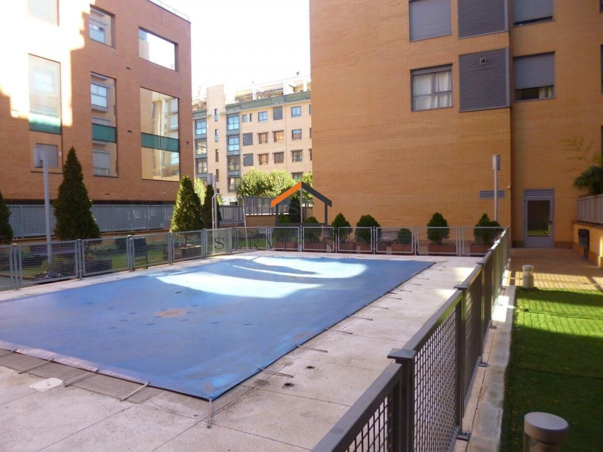 Piscina de Pis de lloguer en  Madrid Capital amb Aire condicionat, Calefacció i Traster