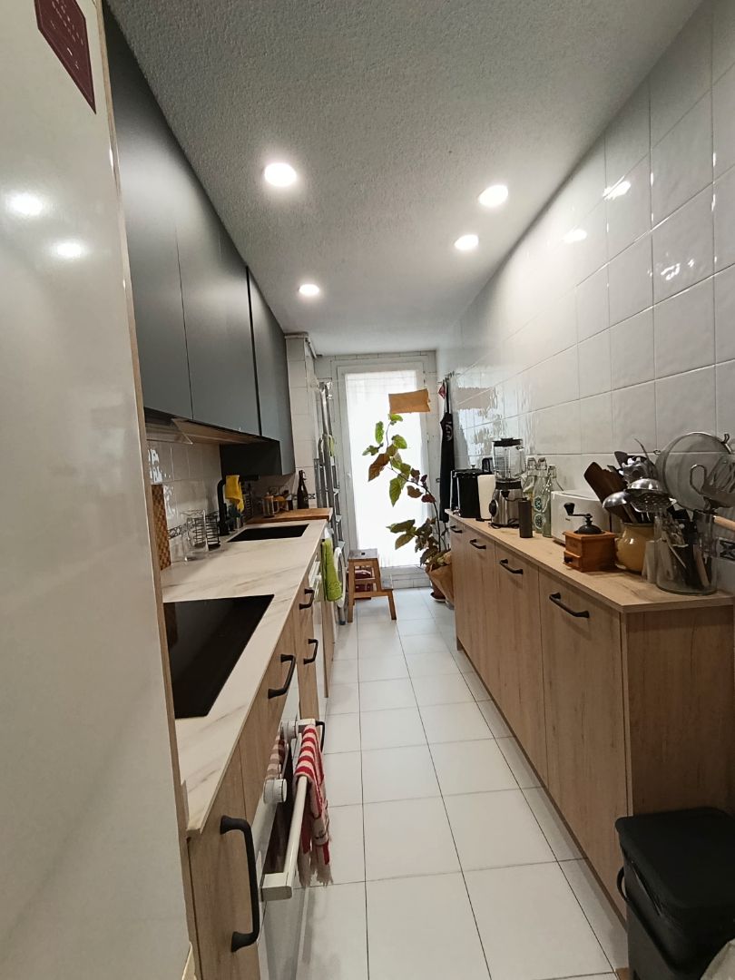 Cuina de Pis de lloguer en  Madrid Capital amb Calefacció, Parquet i Moblat