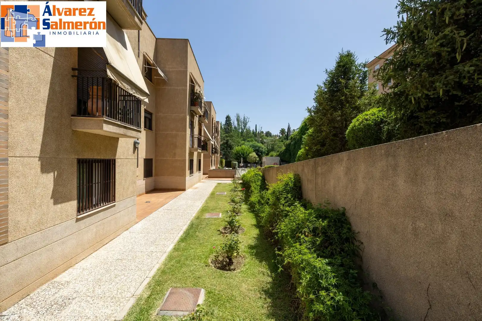 Vista exterior de Piso en venta en Granada