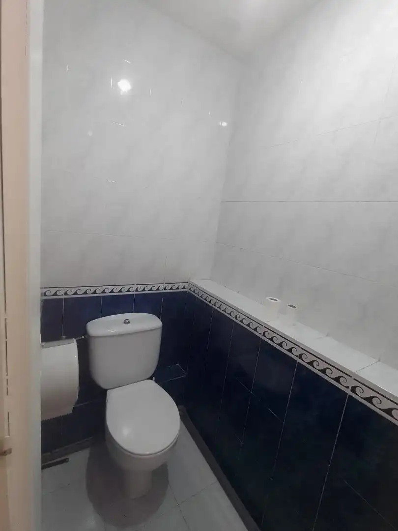 Baño de Local de alquiler en Zaragoza con Aire acondicionado, Calefacción y Parquet