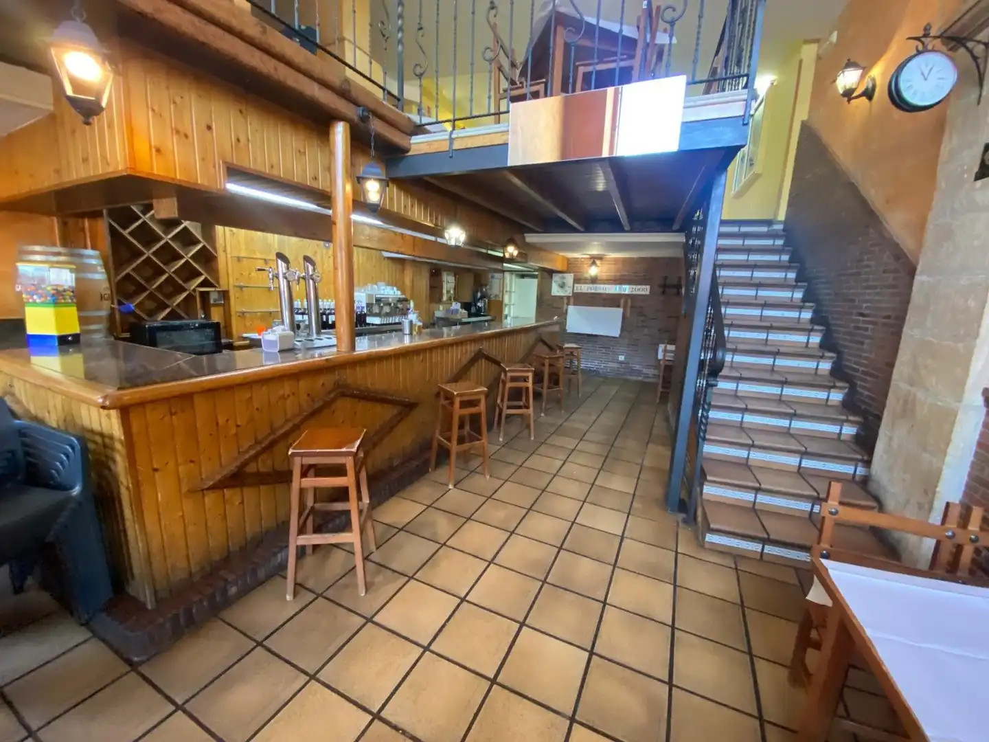 Business premises for sale in Santoña, imagen 2