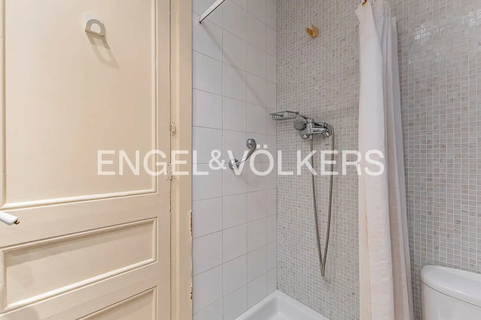 Baño de Piso en venta en Barcelona con Aire acondicionado, Calefacción y Parquet