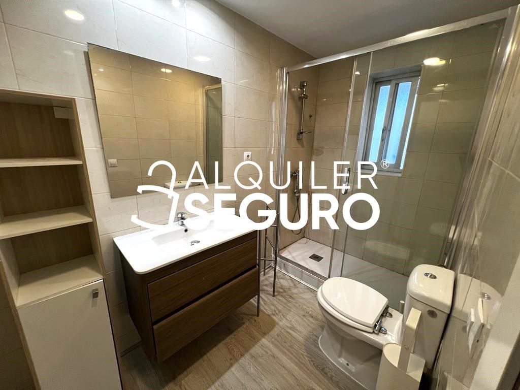 Bany de Pis de lloguer en  Madrid Capital amb Calefacció