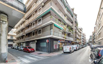 Vista exterior de Pis en venda en  Granada Capital amb Terrassa i Balcó