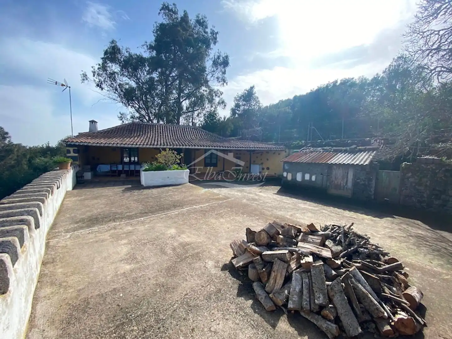 Vista exterior de Casa o xalet en venda en El Tanque amb Jardí privat, Terrassa i Traster