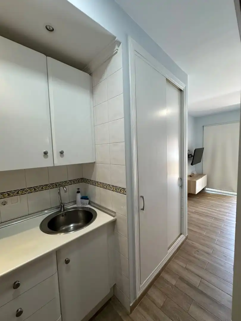 Bany de Estudi de lloguer en Torremolinos amb Aire condicionat, Terrassa i Piscina