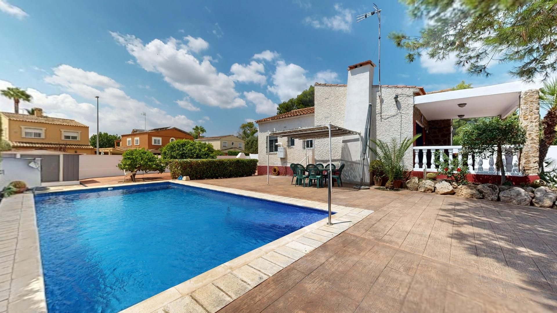 Swimming pool of House or chalet for sale in L'Eliana  with Air Conditioner, Heating and Private garden