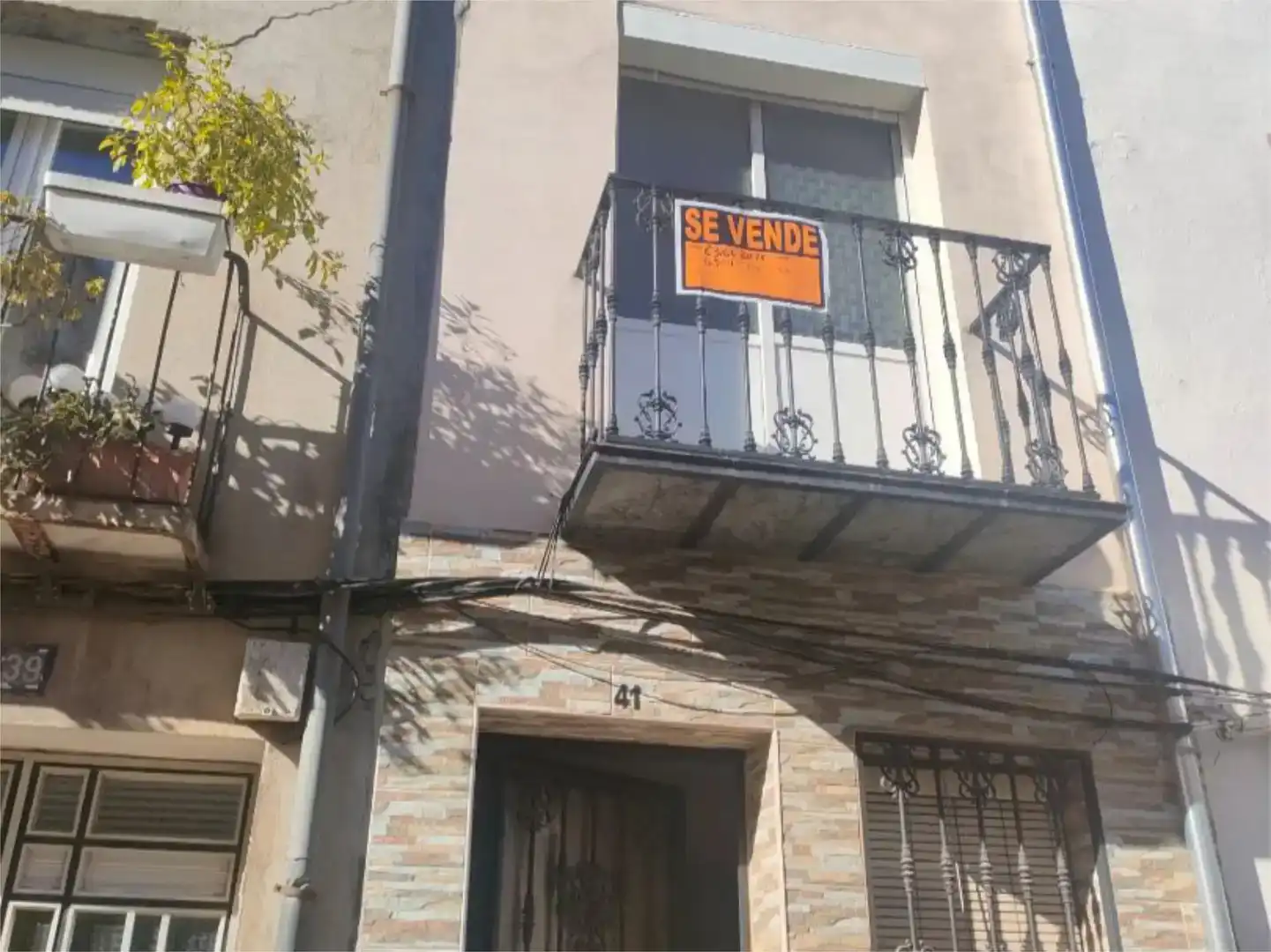 Vista exterior de Casa adosada en venda en Castellar amb Aire condicionat, Moblat i Balcó