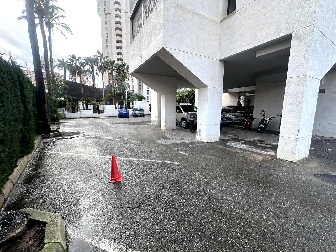 Parkplatz von Wohnungen zum Verkauf in Finestrat mit Klimaanlage, Privatgarten und Terrasse