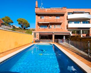 Piscina de Casa o xalet en venda en Gavà