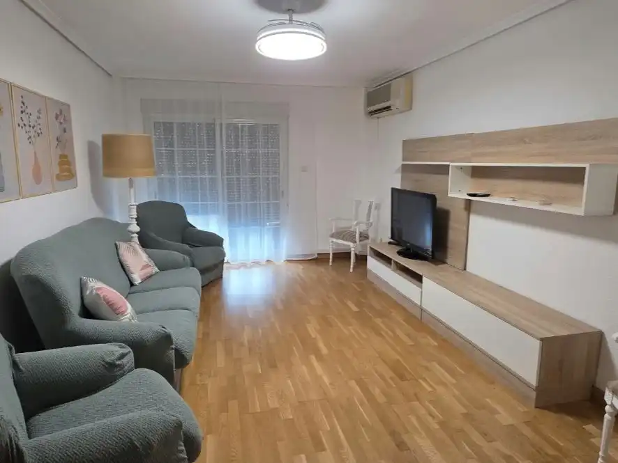 Wohnzimmer von Wohnung zur Miete in  Jaén Capital mit Klimaanlage und Terrasse