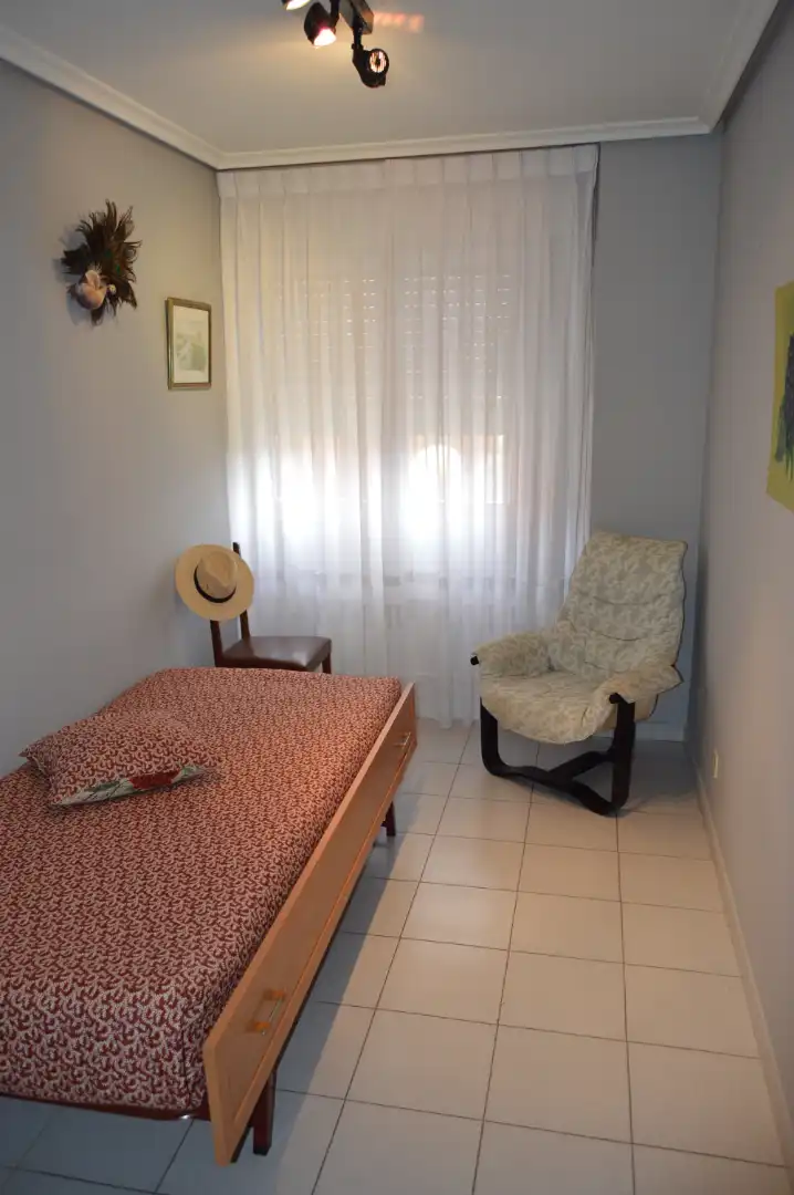 Habitación de Piso en venta en Avilés con Calefacción, Parquet y Trastero