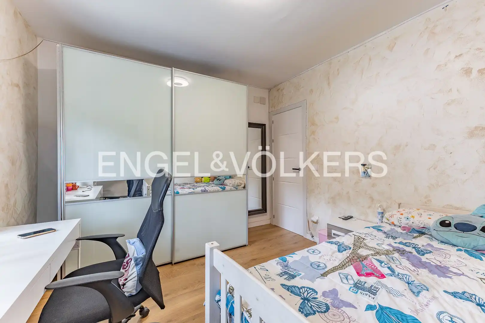 Habitación de Casa adosada en venta en Terrassa con Aire acondicionado, Calefacción y Jardín privado