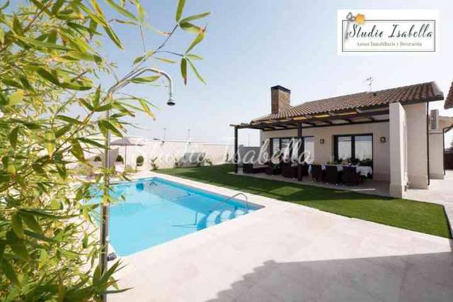 Casa-chalet en Venta en Calle Cuenca en Cobisa