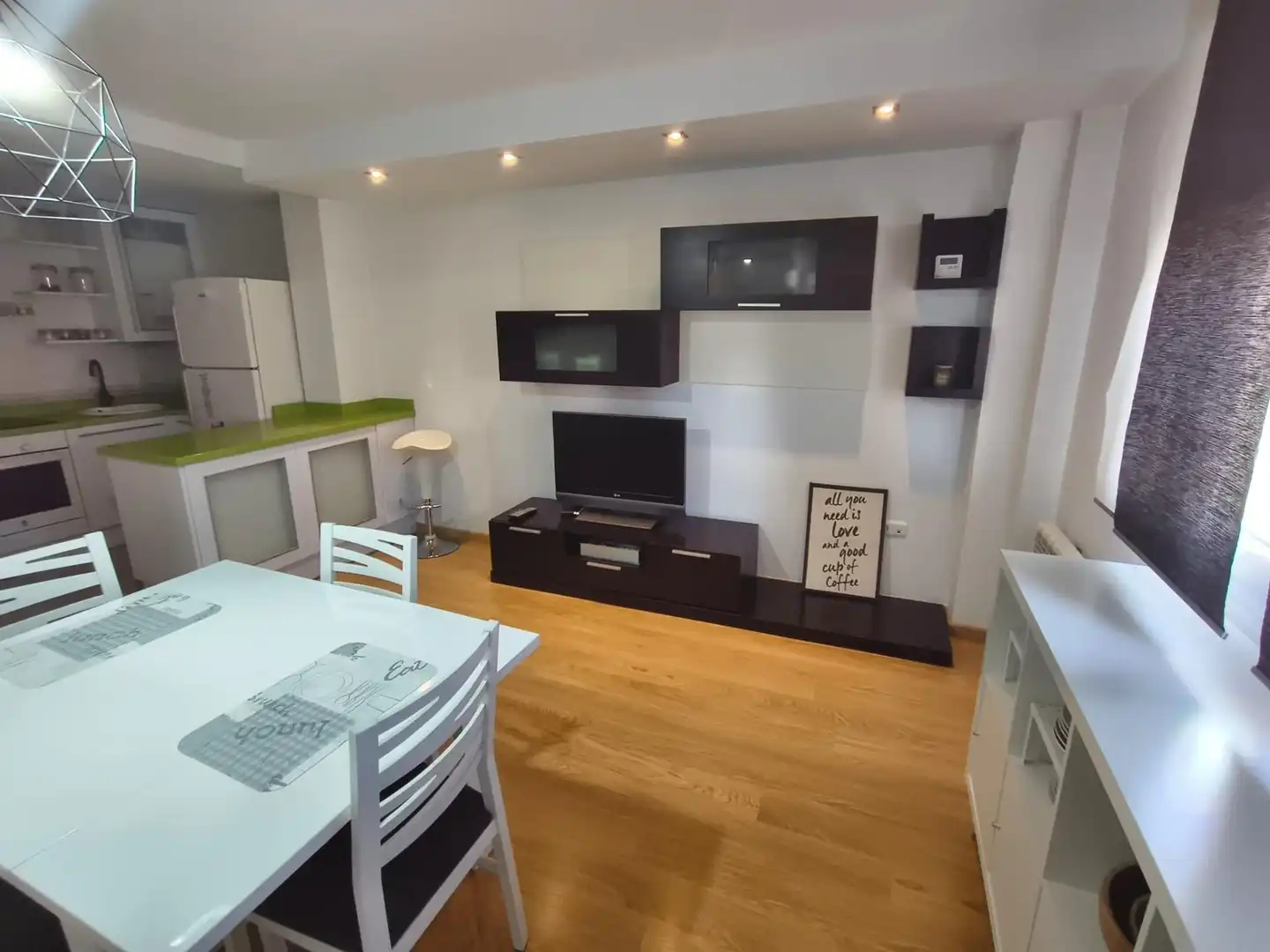 Sala d'estar de Pis de lloguer en Ponferrada amb Calefacció, Terrassa i Traster