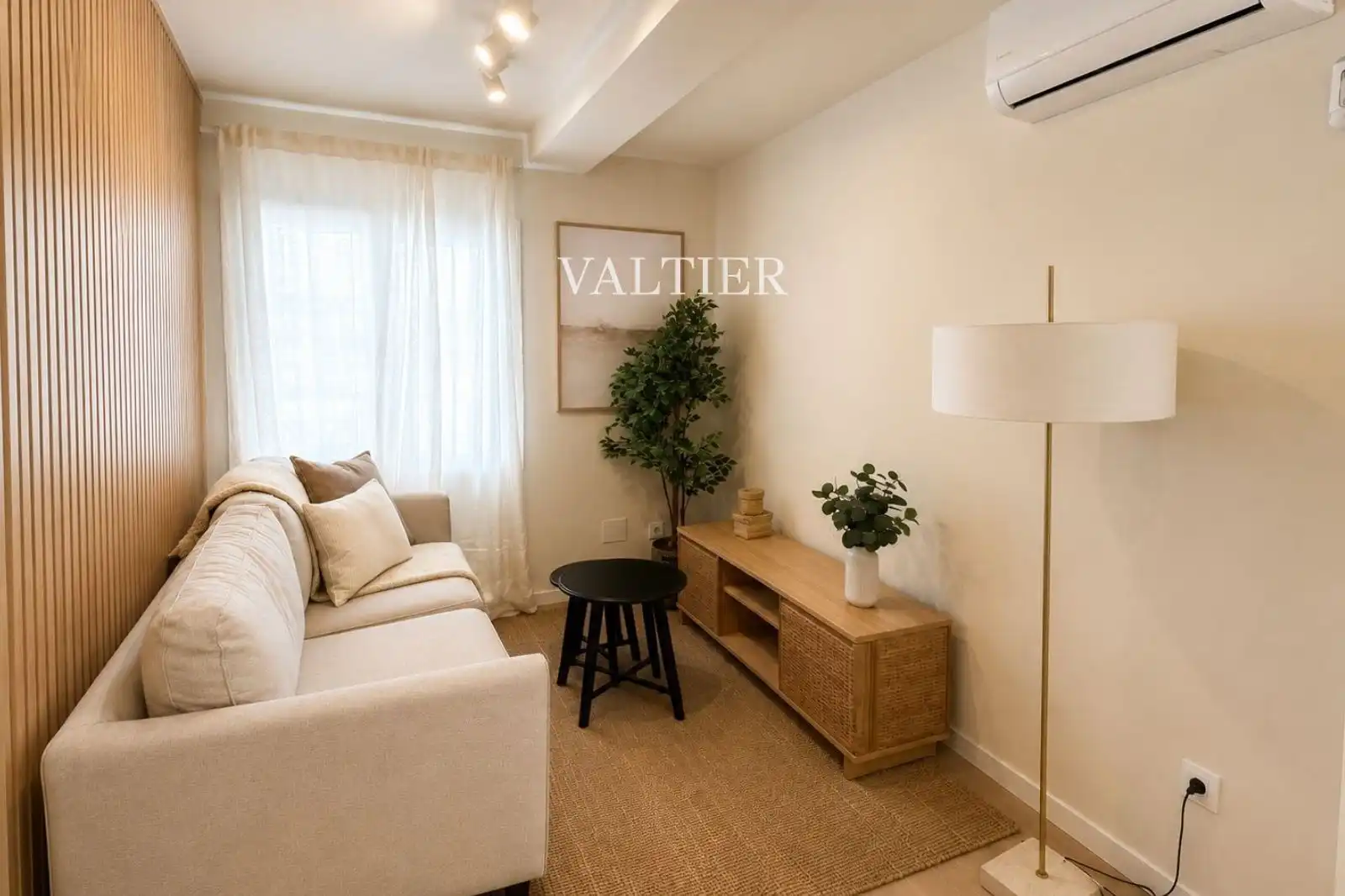 Living room of Flat for rent in Madrid  with Air Conditioner, Heating and Furnished