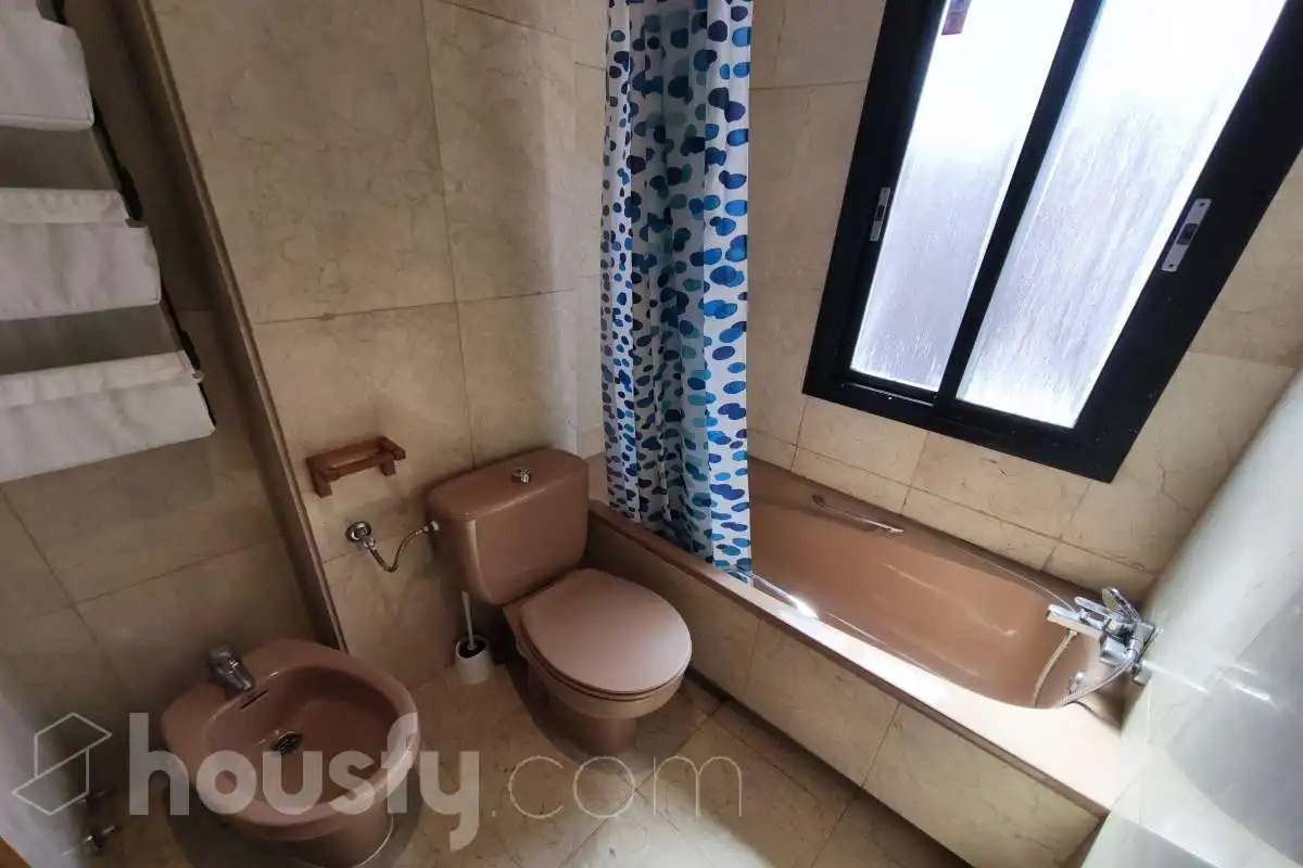 Badezimmer von Wohnung zur Miete in Madrid mit Klimaanlage, Heizung und Terrasse