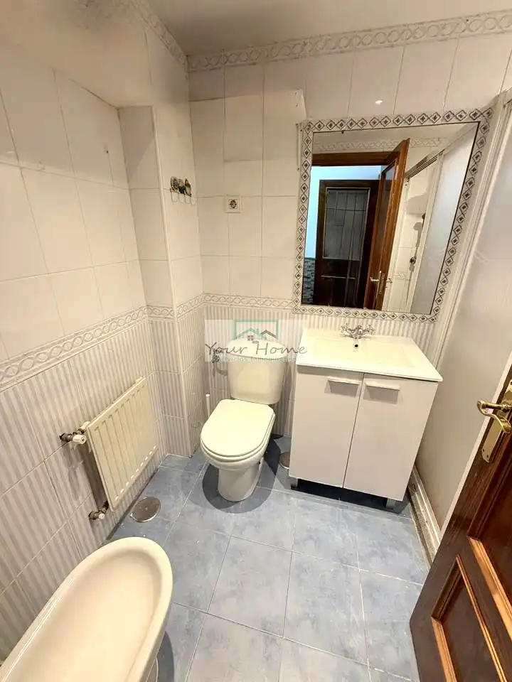Bathroom of Ground floor for sale in Torrejón de Ardoz  with Air Conditioner, Heating and Terrace