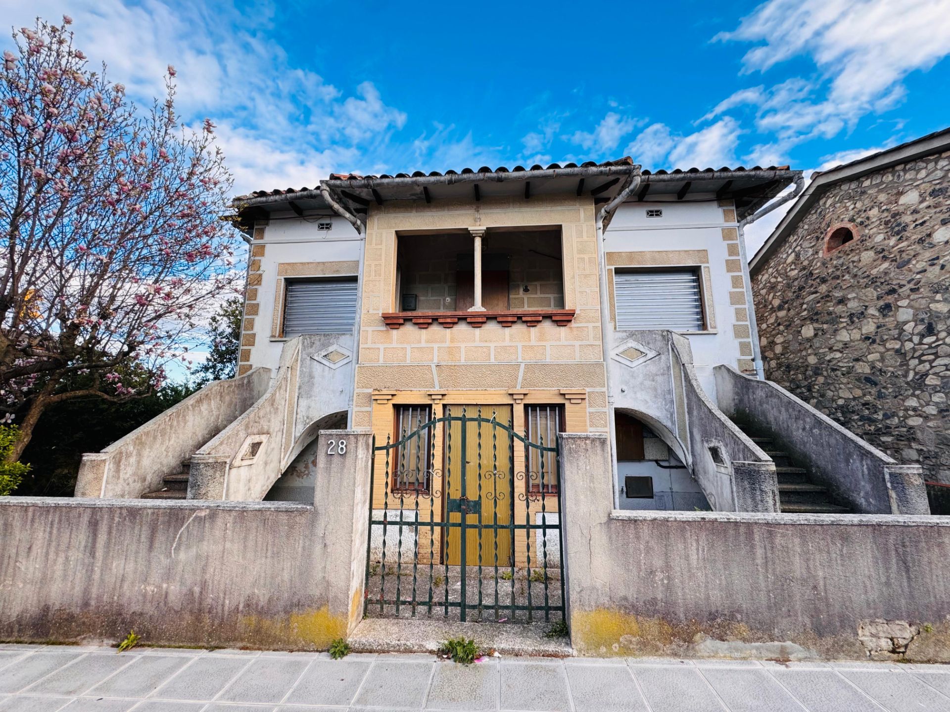 Vista exterior de Casa o chalet en venta en Les Planes d'Hostoles con Jardín privado, Terraza y Balcón