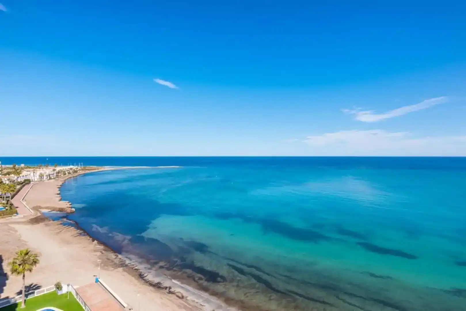 Vista exterior de Apartament en venda en La Manga del Mar Menor amb Aire condicionat, Piscina i Balcó