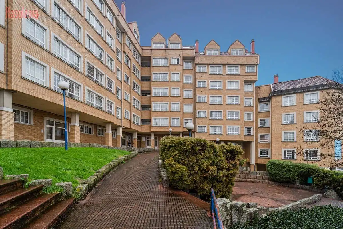 Apartment with lift for sale in Miguel González Garcés 67