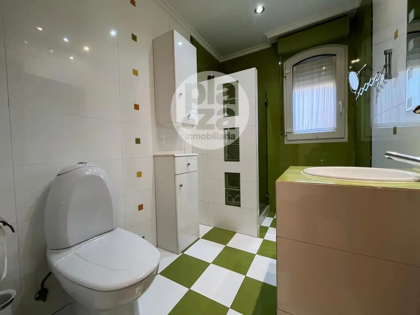 Bathroom of Flat for rent in Burgos  with Heating, Private garden and Terrace
