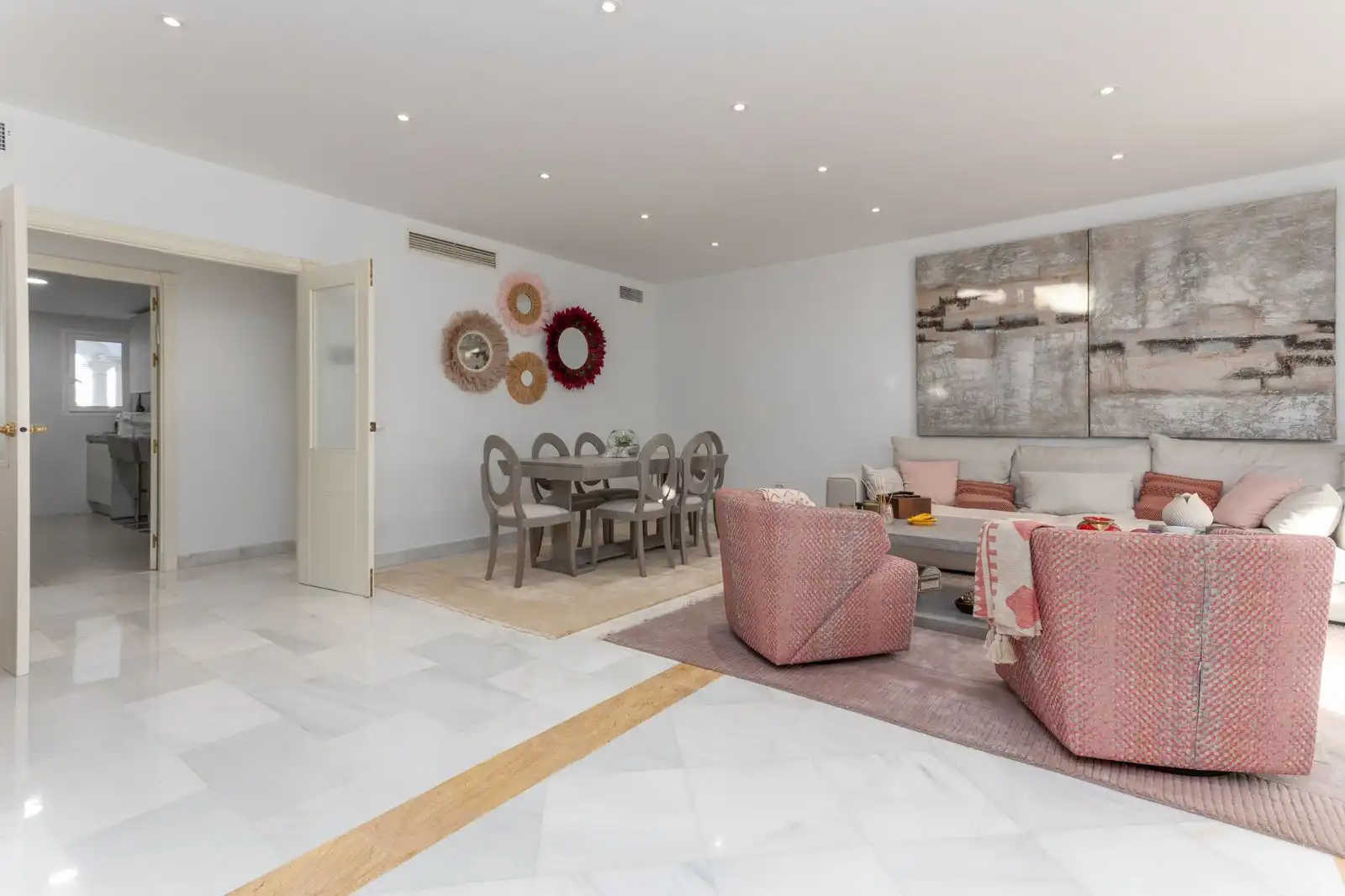 Wohnzimmer von Wohnung zum Verkauf in Marbella mit Klimaanlage, Privatgarten und Terrasse