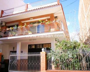 Vista exterior de Casa o xalet en venda en Almazora / Almassora amb Aire condicionat, Jardí privat i Terrassa