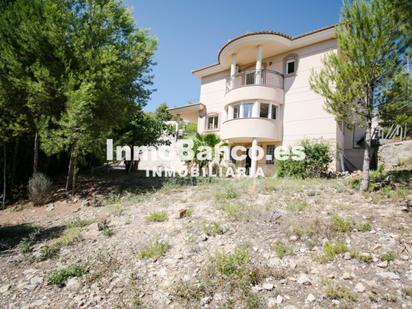 Vista exterior de Casa o xalet en venda en Chiva amb Aire condicionat, Jardí privat i Terrassa