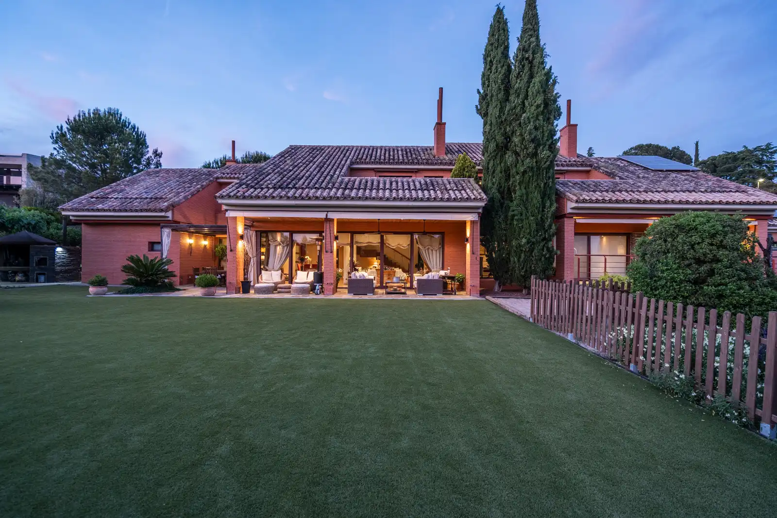 Jardí de Casa o xalet en venda en Las Rozas de Madrid amb Aire condicionat, Calefacció i Jardí privat